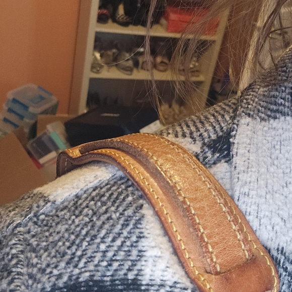 Louis Vuitton cross body 100% authentic - Picture 11 of 11